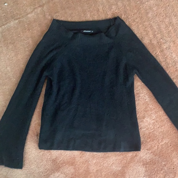 Vanity Off The Shoulder Sweater - Picture 4 of 5